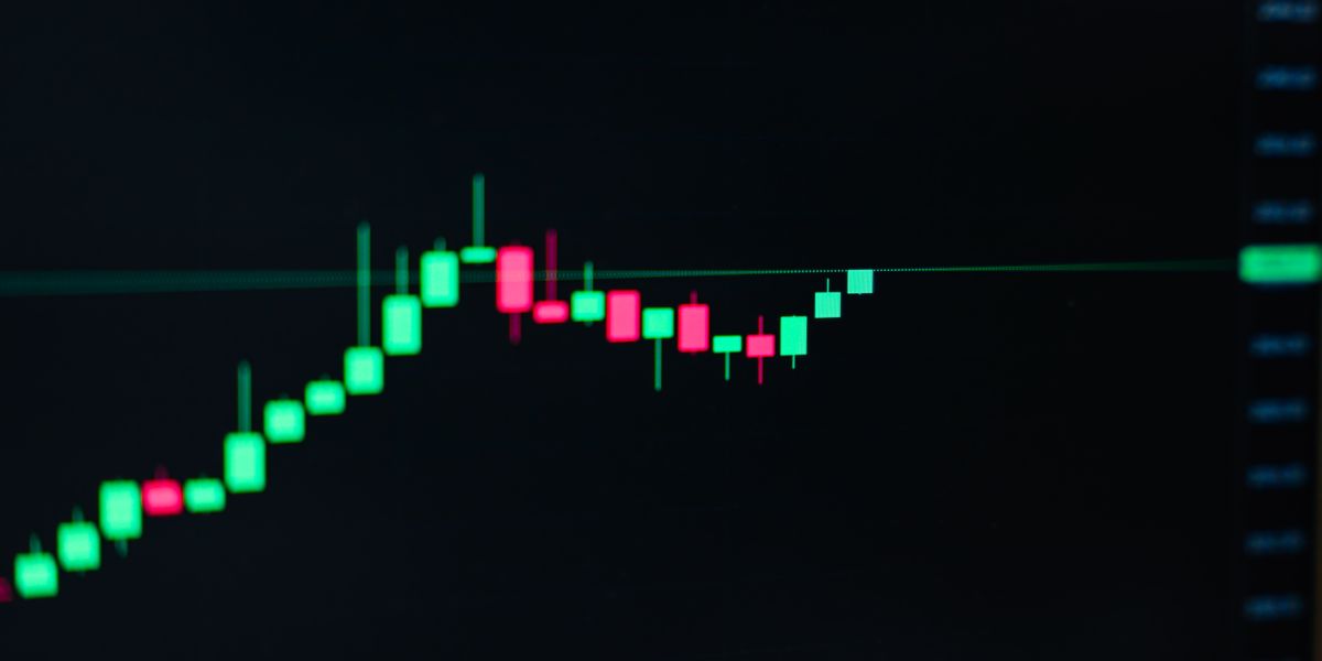 What is a Bull Flag Pattern? Forecasting Continuation